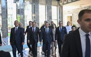 Yol haritası ne? Özgür Özel istifasını duyurup partiyi bugün kuracak!