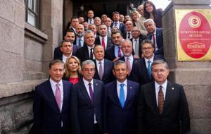 Ana muhalefet seçimsiz değişti