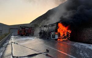 Erzincan’da yolcu otobüsü yandı