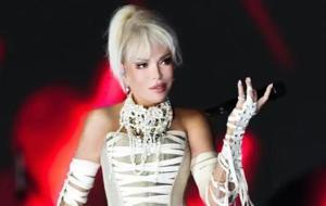 Ajda Pekkan’dan İstanbul Festivali’nde Büyük Sürpriz! Yeni Şarkısını Seslendirdi