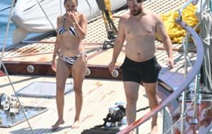 GÖZLERDEN UZAK AŞK! Çağatay Ulusoy ve Aslıhan Malbora Bodrum’da Böyle Görüntülendi! Çağatay Ulusoy'ın Son Hali Dikkatlerden Kaçmadı
