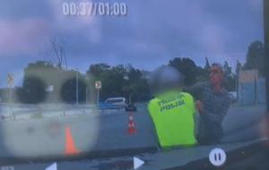 Polise bıçaklı saldırı! Ayağından vurulup etkisiz hale getirildi