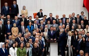 Partilerin oy dağılımı belli oldu! 12 saat süren tarihi oturumdan detaylar: Zılgıt sesleri ve alkışlar
