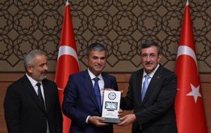 UZAK ŞEHİR’E ÖDÜL! “YILIN DİZİSİ” UZAK ŞEHİR