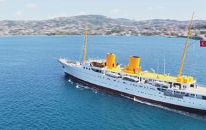 TCG Savarona gemisi İstanbul Boğazı'ndan geçti