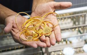 Altın fiyatları sert geriledi: Fed'in şahin mesajı piyasaları sarstı