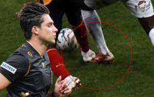 Galatasaray'ın kazandığı penaltıda karar doğru mu? Eski hakemler yorumladı...