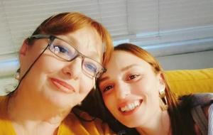 Nilperi Şahinkaya Annesinin Ölüm Yıl Dönümünde Paylaştı: Yürek Burak Mesaj: “Yüz Yıldır Yalnız Gibiyim”