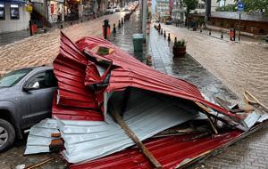 Artvin'de felaketler peş peşe geldi! Şiddetli Sağanak, hortum, heyelan...