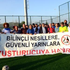 Zombi maskesiyle çıktıkları sahada uyuşturucuya hayır dediler