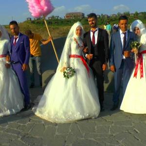 Tarihi köprü yeni evli çiftlere stüdyo oldu