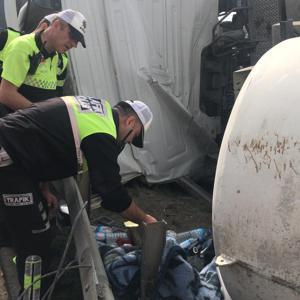 Bariyerlere çarparak, devrilen beton mikserinin sürücüsü öldü