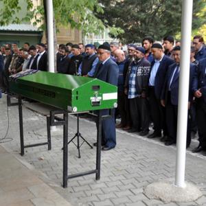 Mantardan zehirlenen 12 kişiden biri öldü