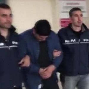 Polis memuru, çakarlı araçla kaçak sigara taşırken yakalandı