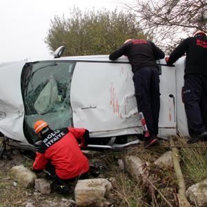 Boluda otomobil takla attı: 2 yaralı