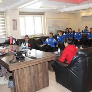 Hakkari Özel Harekat Şubesinden kadın futbolculara destek