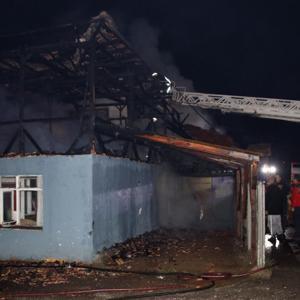 Kalorifer kazanı patladı, ardiye alev alev yandı