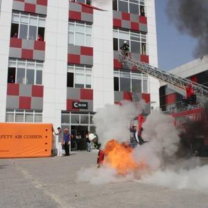 Öğrencilerden kurtarma tatbikatı gerçeği aratmadı