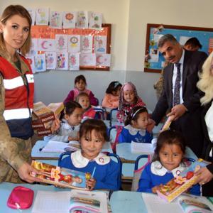 Diriliş Gençlik Federasyonu, 1 milyon çocuğa oyuncak dağıttı