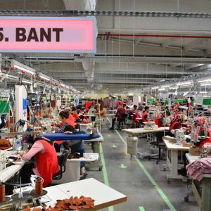 Tokatta tekstil fabrikası, çalışanlarına yüzde 10 zam yaptı