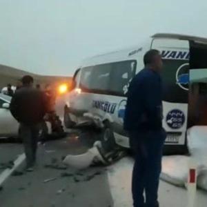 Van-Hakkari  Karayolunda kaza: 19 yaralı