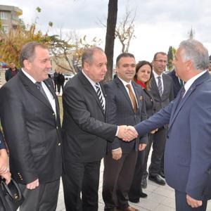Tekirdağ Valisini karşılama kuyruğu