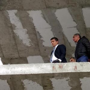 5inci katta intihara kalkıştı, kaymakam ikna etti