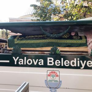 Balkondan çarşafla inerken düşüp ölen kadın, toprağa verildi