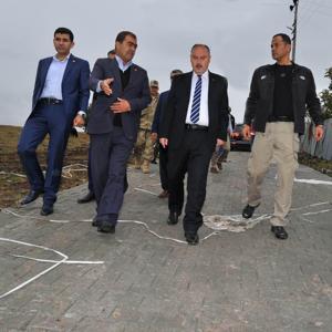 Vali Coşkun, Yarpuz Köyünde yol yapım çalışmalarını inceledi