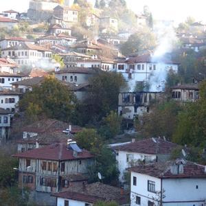 Ahşap ev küle döndü, alevlerin arasında kalan garson öldü