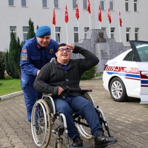 Engelli çocukları mutlu ettiler
