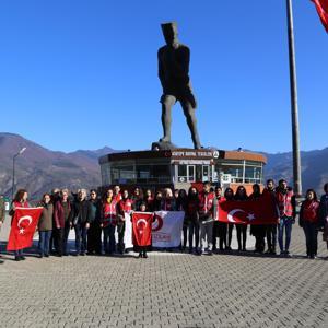 Erzade nine, Atatepede saygı duruşunda bulundu