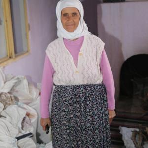 İlk kez drone gören köylü kadın kaçırılmaktan korkmuş