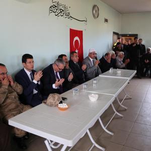 Muş Valisi ve Milletvekilinden şehidin ailesine teziye ziyareti