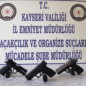 Ruhsatsız silahla yakalanan 2 kişiye gözaltı