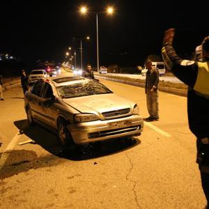 Tuncelide otomobil takla attı: 3 yaralı