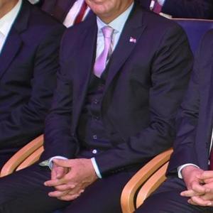 Zeybekci: İzmir mahallenin en güzel kızı, kim istemez