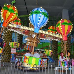 Anneleri cezaevinde olan çocuklar, ilk kez lunaparkta eğlendi