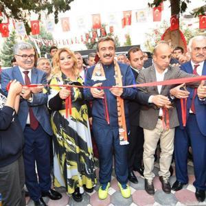 Başkan Çetin kendi açtığı tesiste ilk maçı yaptı