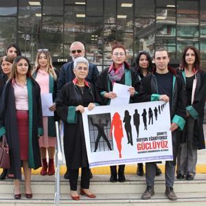 Avukatlar kadına şiddete dikkati çekti
