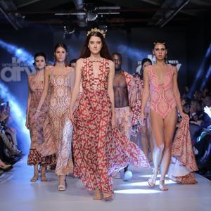 Denizliye moda çıkarması
