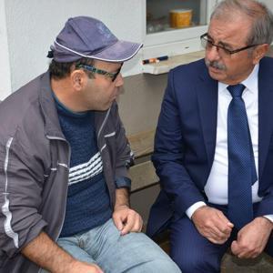 Belediye başkanından yürüme zorluğu çeken Erkan Cana tekerlekli sandalye