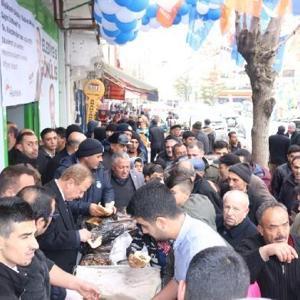 Özhasekinin Kılıçdaroğlundan kazandığı tazminatla Haymanada döner dağıtıldı