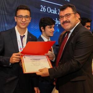 Uğur Okulları öğrencisi Türkiye birincisi oldu