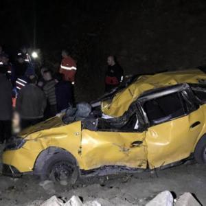 Kayalıklara uçan taksinin sürücüsü hayatını kaybetti
