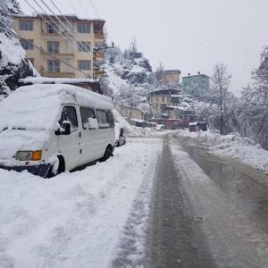 Adanada 5 evin çatısı çöktü