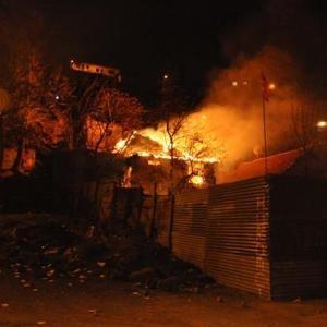 Ankarada hurda deposu alev alev yandı