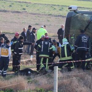 Denizlide yolcu otobüsü devrildi: 2 ölü, 35 yaralı- Yeniden