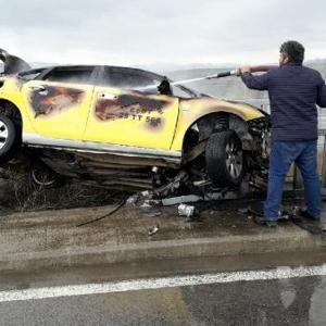 Kazada alev alan otomobilde sürücü yaralandı, eşi öldü
