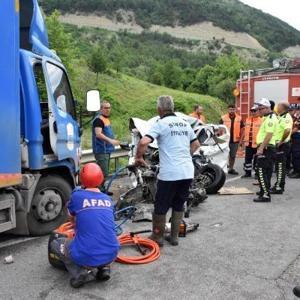 Sinopta kaza: 2 üniversiteli öldü, 1 kişi yaralı